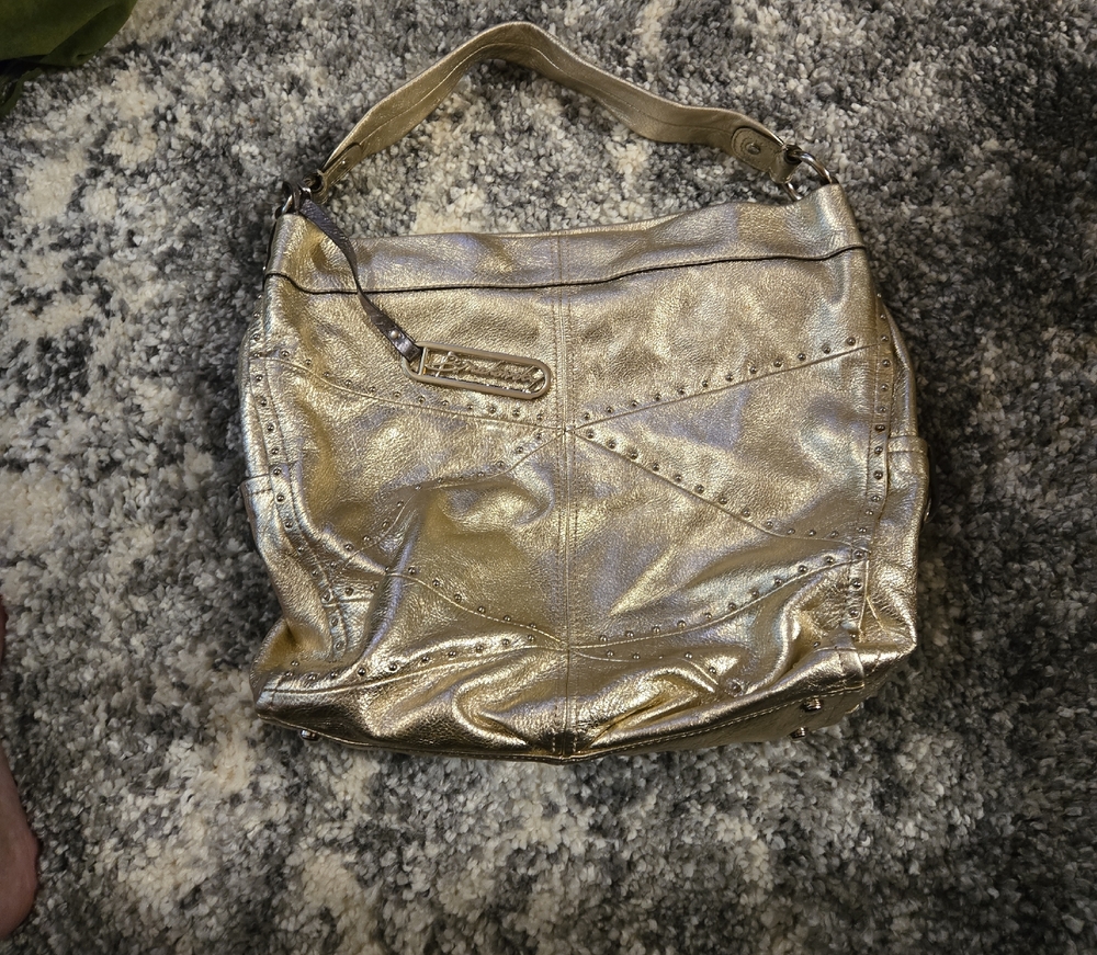 Chic Gold Shoulder Bag